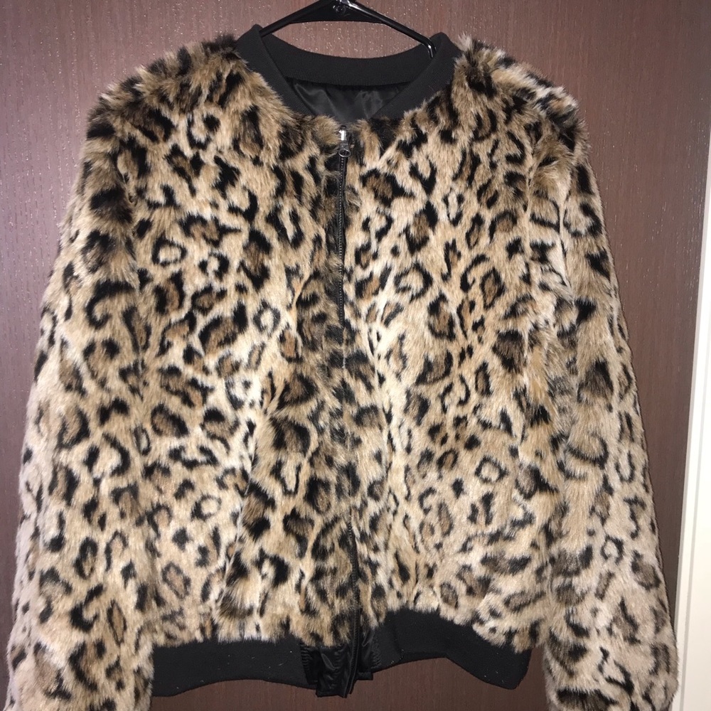AE REVERSIBLE BOMBER BLACK/CHEETAH/LEOPARD FUR